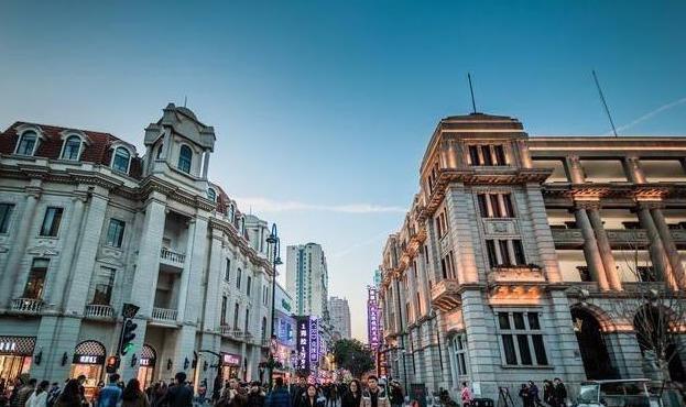 中国最长的步行街，被称“二十世纪建筑博物馆”，在武汉