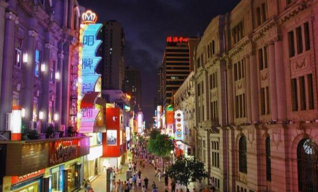 中国最长的步行街，被称“二十世纪建筑博物馆”，在武汉