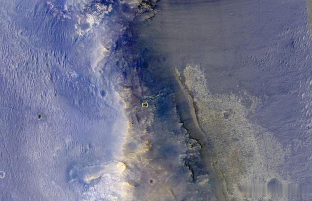 高度272公里！NASA探测器拍下洞察号在火星“偷懒”的照片