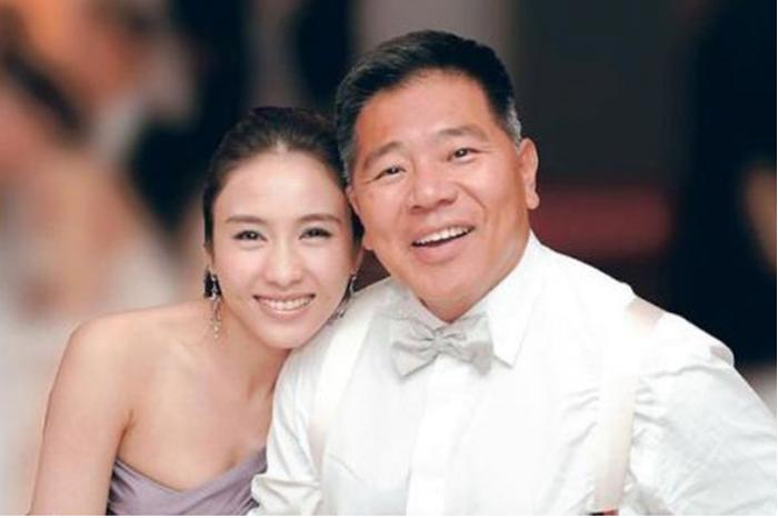 黎姿三个女儿正面首曝光，长腿继承妈妈，长相却令网友大呼惋惜？