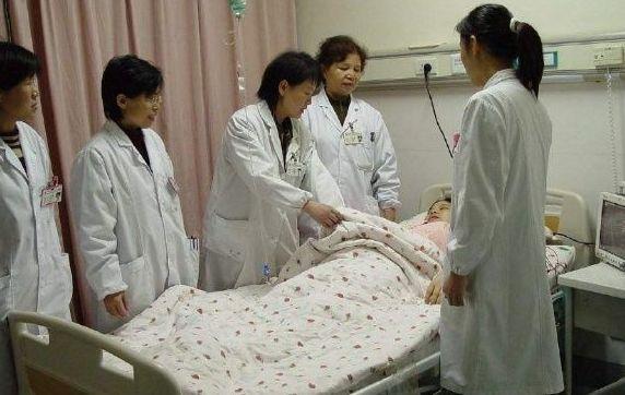 剖腹产后的女性采用哪种“睡姿”好？大夫给出了答案，产妇要了解
