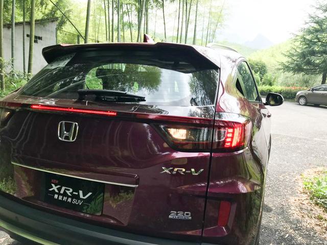 本田XR-V 2019款1.5T豪华版与2015款1.8豪华版外观简单对比