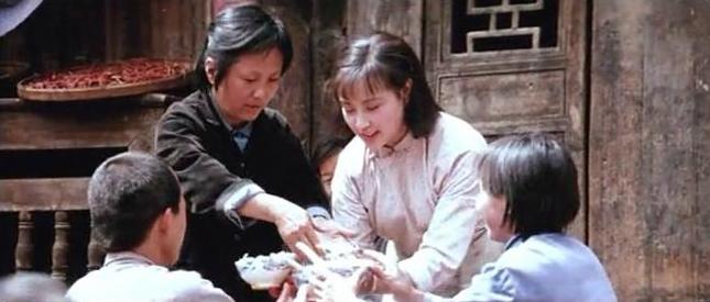 《芙蓉镇》：刘晓庆与姜文的特殊感情，在这部电影里开始培育