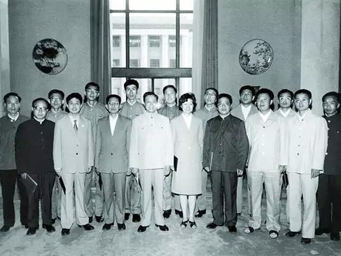 新中国首批18名博士：在人民大会堂举行授予仪式，达到国际水平