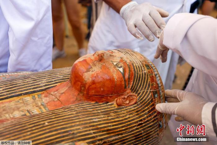 埃及出土30具3000年前保存完好的木质棺椁埃及出土30具3000年前保存完好的木质棺椁