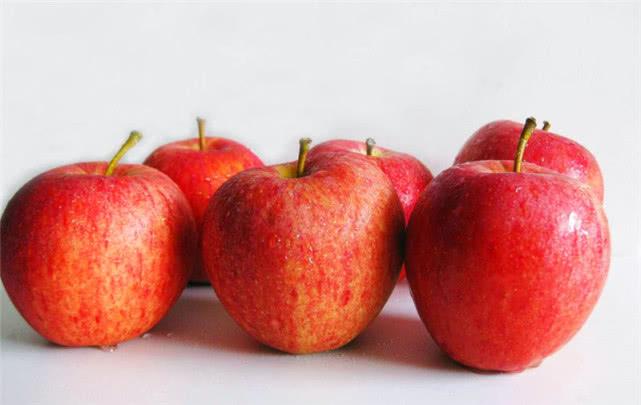 买苹果看这“3点”，一挑一个准，水果店老板：一看就是行家！