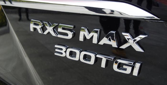 荣威RX5 MAX有三宝“车大、智能、挺能跑”