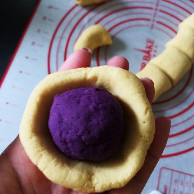 玉米粉紫薯包，用玉米粉和紫薯做一款杂粮包，吃着非常棒