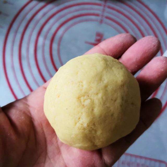 玉米粉紫薯包，用玉米粉和紫薯做一款杂粮包，吃着非常棒