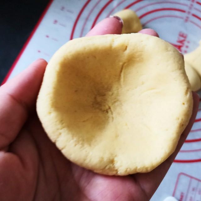 玉米粉紫薯包，用玉米粉和紫薯做一款杂粮包，吃着非常棒