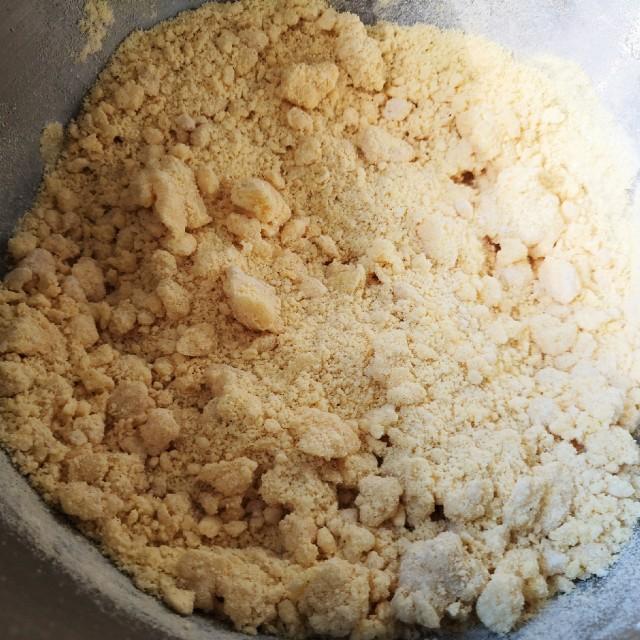 玉米粉紫薯包，用玉米粉和紫薯做一款杂粮包，吃着非常棒