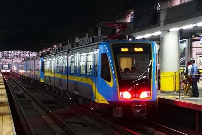中国列车正式加入菲律宾城铁，菲网民：谢谢中国，中国制造非常棒