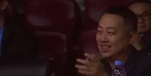 刘国梁在观看刘诗雯世界杯的比赛中鼓掌大笑，当时发生了什么？
