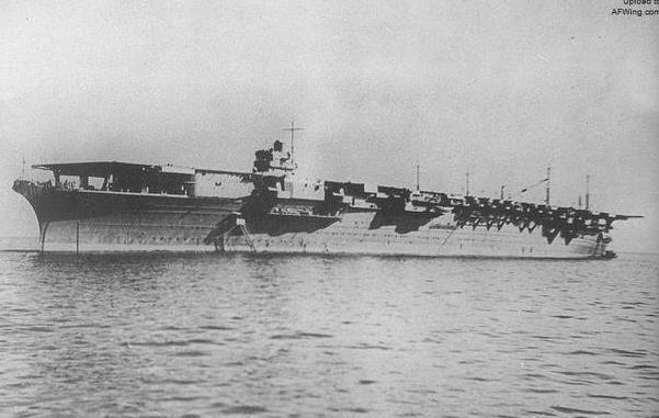 三万吨航母被当成诱饵 被美军命中7枚炸弹和7枚鱼雷沉没