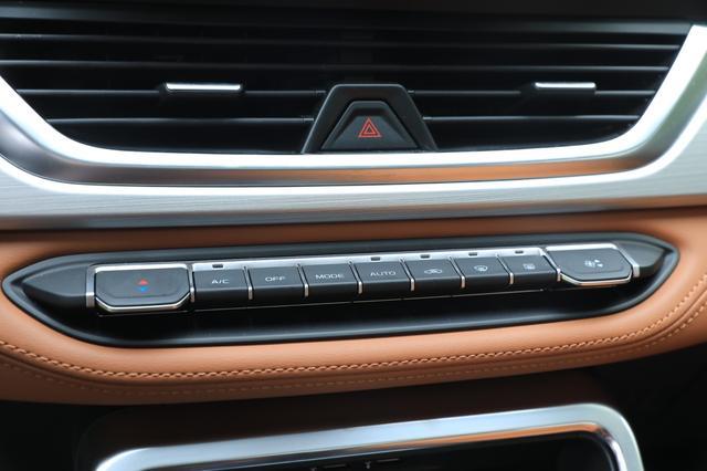 越级体验 这款7万即可入手SUV有颜有料 静态体验全新吉利远景X6