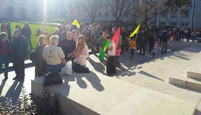 匈牙利左翼民众游行示威 为库尔德人“抱不平”