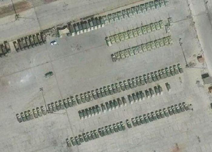 来自俄罗斯的最新消息，大批俄坦克装甲车聚集叙利亚港口