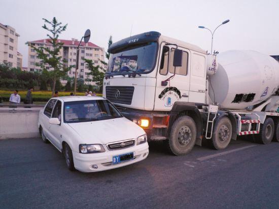 珍爱生命，对生命负责！请远离“让速不让道”的大车、渣土车！