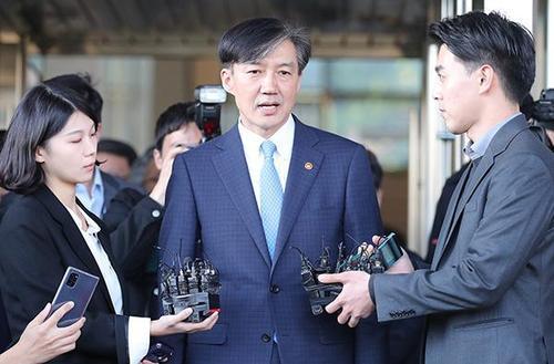 韩检方逮捕曹国妻子，曹国会不会锒铛入狱？