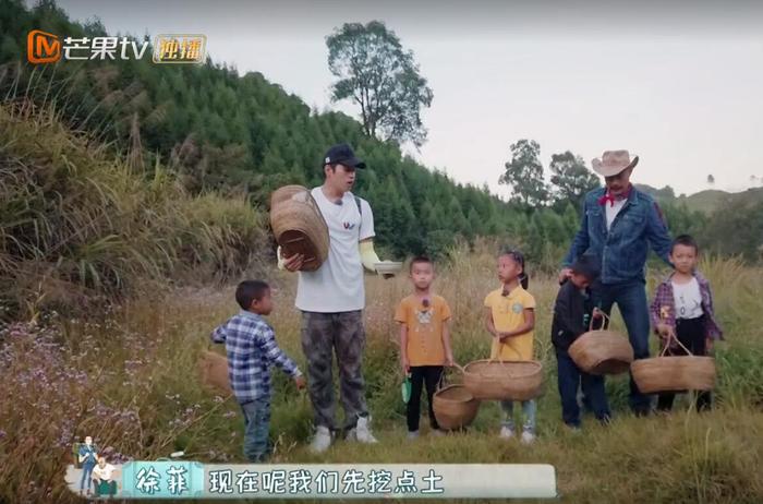 徐锦江终于肯住小木屋，但是看到他睡姿后，观众：还是去酒店住吧