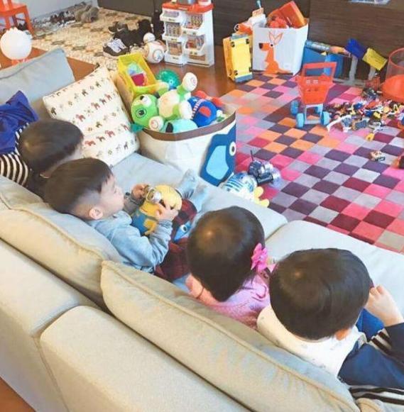 参观范玮琪在台湾的家，儿童床四周都有软包，生怕儿子都磕碰到了