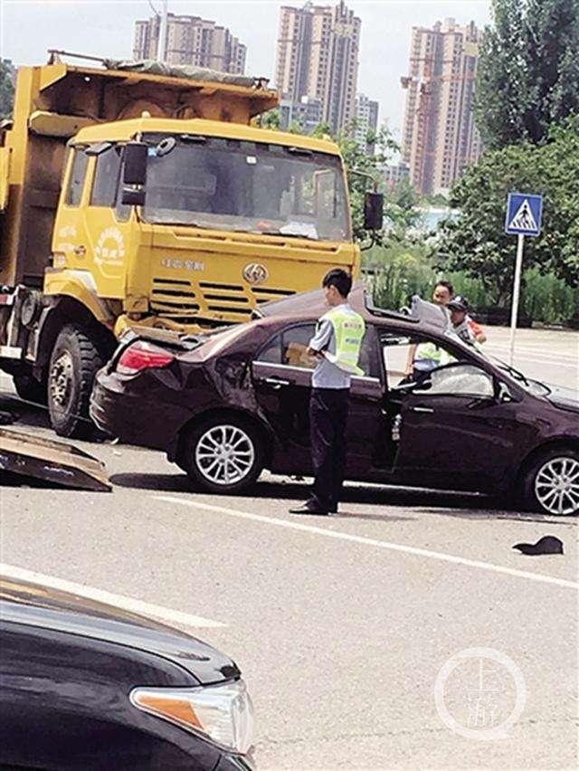 珍爱生命，对生命负责！请远离“让速不让道”的大车、渣土车！