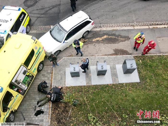 救护车也偷？挪威小偷携带武器偷走救护车撞伤两名儿童救护车也偷？挪威小偷携带武器偷走救护车撞伤两名儿童