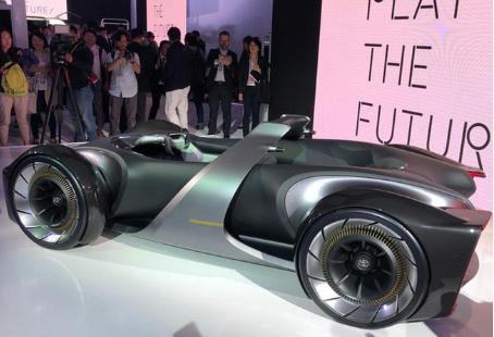 丰田e-RACER概念车亮相，采用了方程式赛车的设计理念