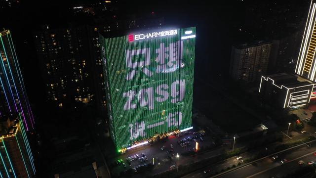 杜海涛生日，粉丝重金包下巨型广告送祝福，太拼了