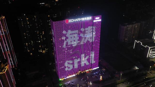 杜海涛生日，粉丝重金包下巨型广告送祝福，太拼了