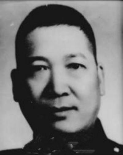 副军长带两个师起义，这位国军军长去台湾后被特务监控，郁郁而死