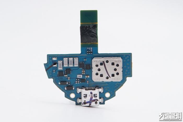 拆解报告：三星Gear智能手表磁力无线充电底座（EP-YO760）