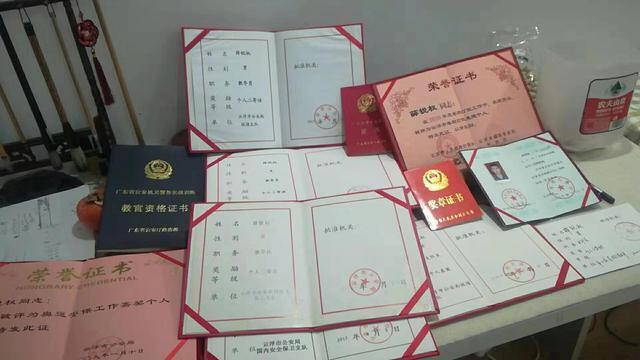 警察教师夫妇生三胎双双“被开”：面临15万罚款，交不起电费被停