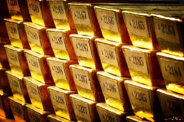 纽约金库中每块金块上都对应标记一个数字(储存客户)/ 图片来源FT