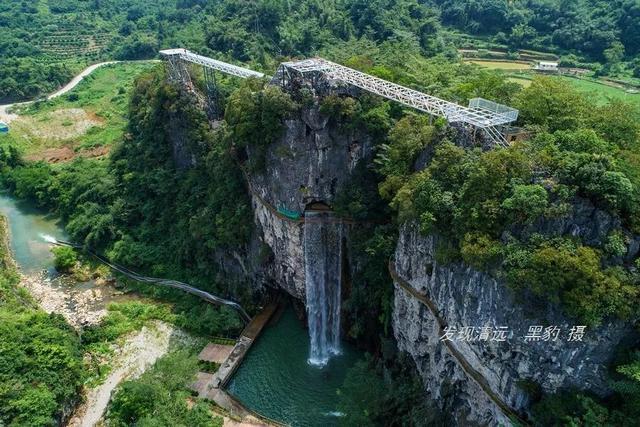 广东阳山村民开挖石场，竟意外发现一个神奇瑰丽的地下溶洞