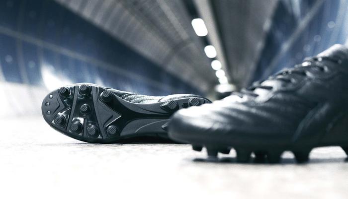 Diadora推出全黑配色Brasil “Made In Italy”足球鞋