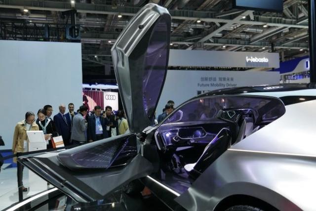 第二届上海进博会，起亚发布全新概念车Futuron