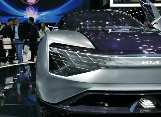 第二届上海进博会，起亚发布全新概念车Futuron