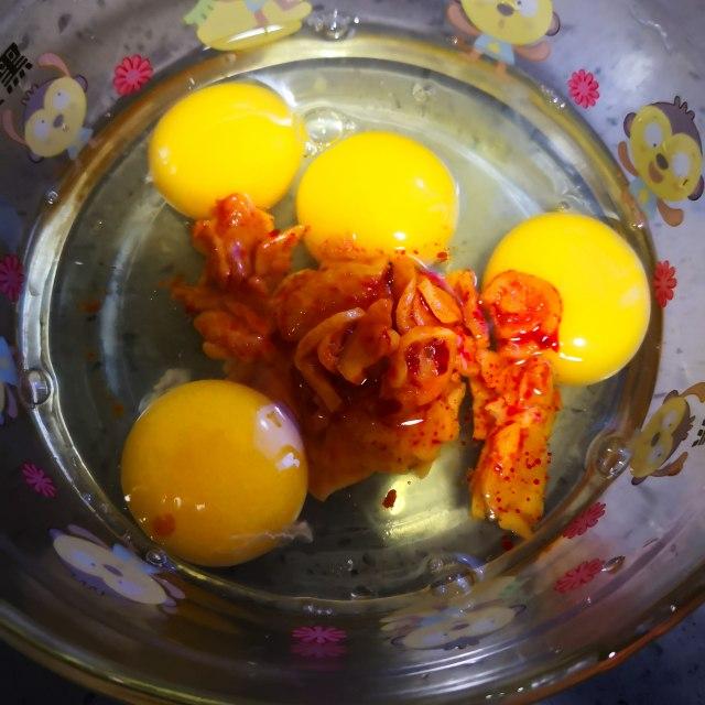 萝卜干煎蛋，口感独特，做法简单，5分钟就出出锅