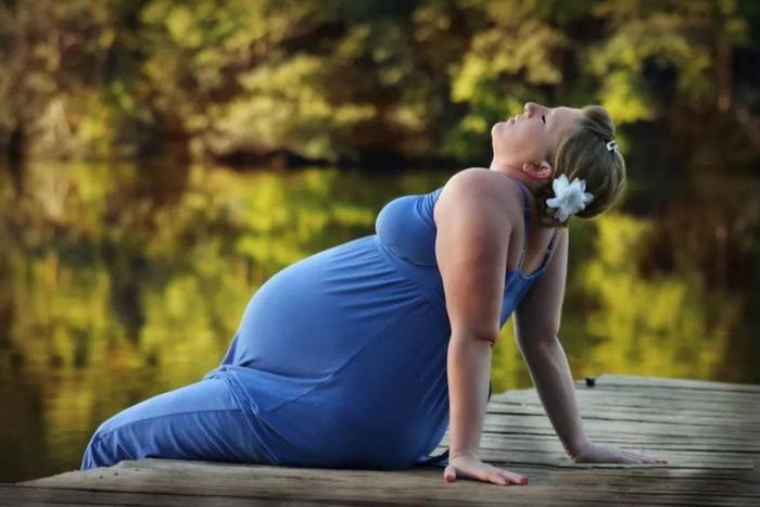睡眠不足，严重的会导致胎儿发育迟缓，孕期你需要“学会”睡觉