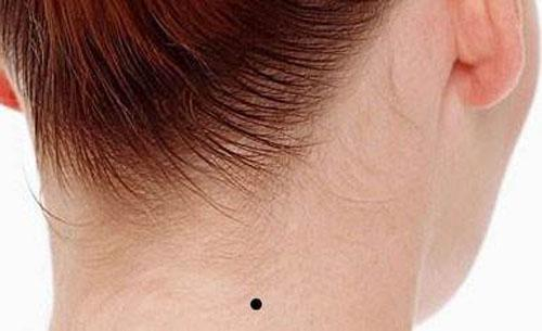 父亲对院子里那棵歪脖子柳做了什么？