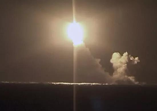 展示全面战力！俄最新战略核潜艇首射“布拉瓦”导弹