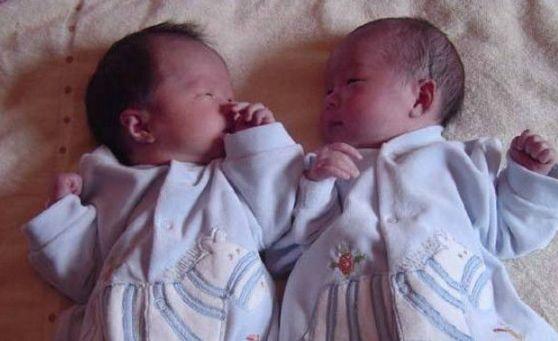 丈夫发现双胞胎孩子长得不像，做亲子鉴定后，丈夫不知所措