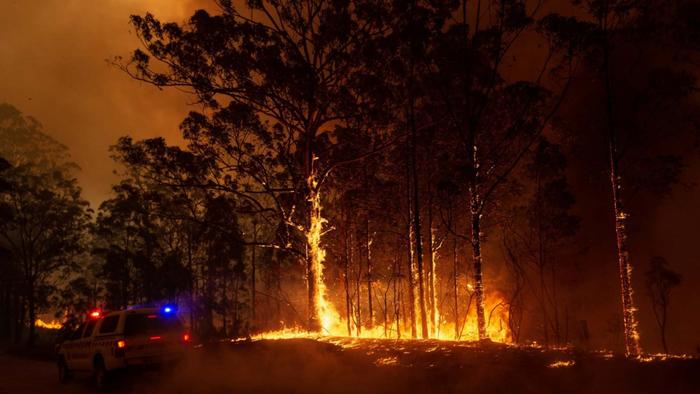 美国卫星紧急对准：澳洲火灾肆虐！悉尼浓烟笼罩如“末日降临”