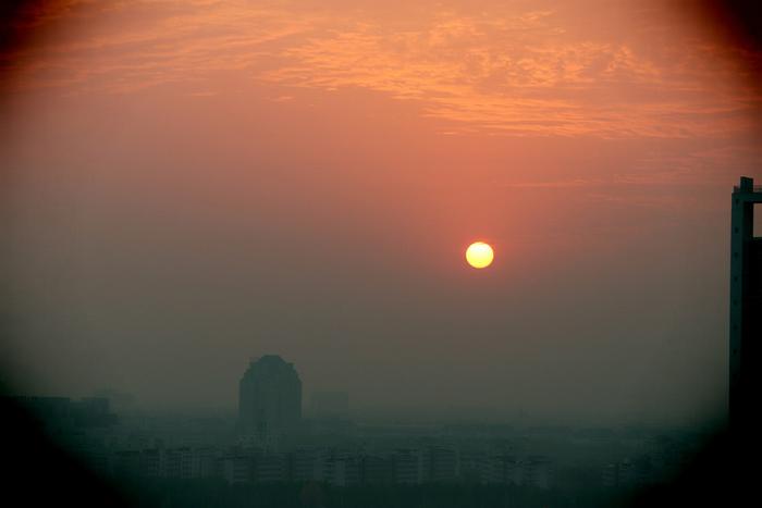 夕阳在临沂大学城上空划过