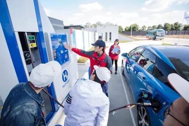 如何在新能源领域“超车”？丰田在进博会上给出答案