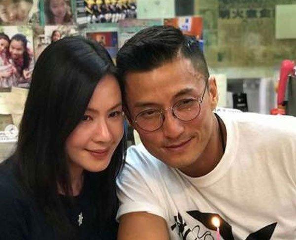 凭《金宵大厦》爆红 TVB力捧小生婚后工作多 与太太蜜月被迫暂缓