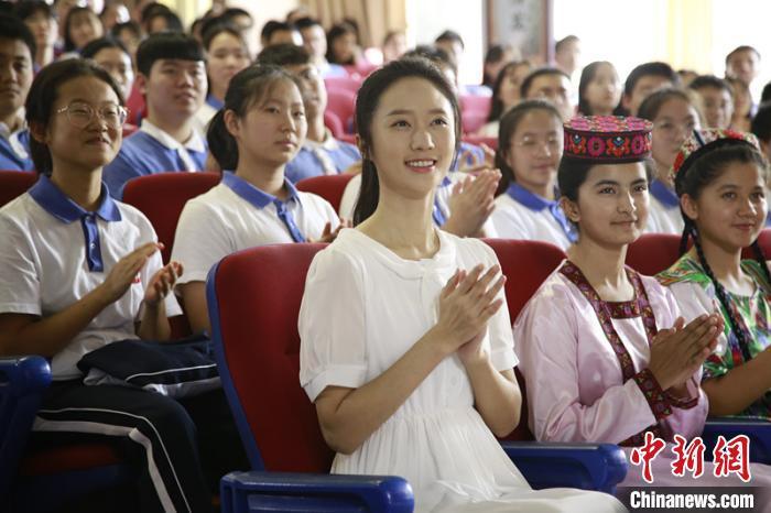 内高班学生热议电影《喀什古丽》：会推动新疆旅游热