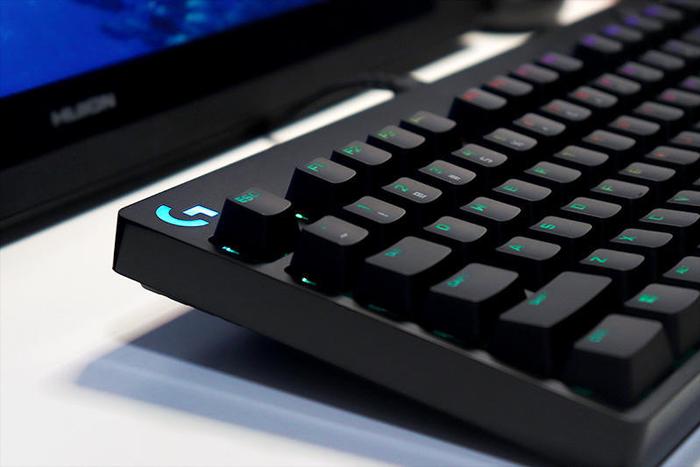 三种键轴随心换：电竞级外设罗技 PRO X 游戏机械键盘上手体验