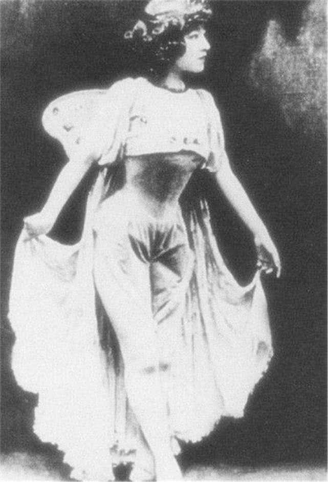 中国现代舞第一人，慈禧最宠爱的女使，临终前却失掉双腿